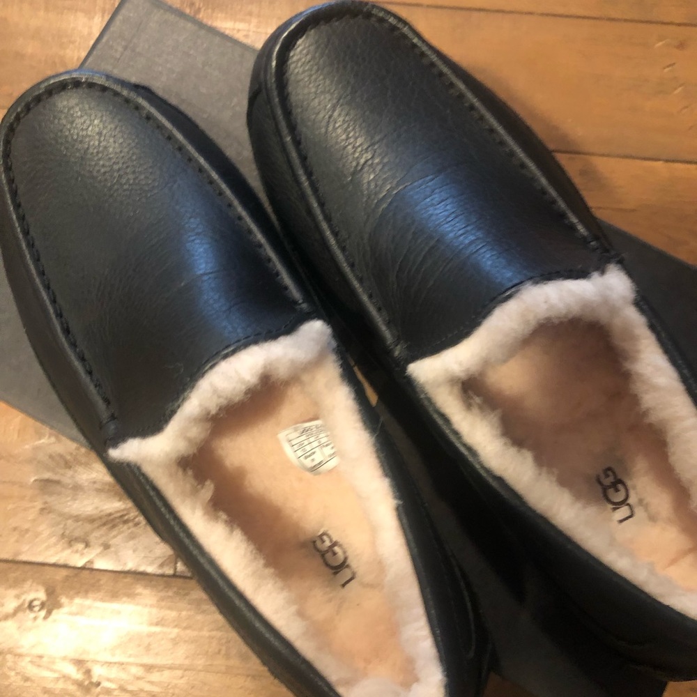 Slippers - Picture 3 of 4